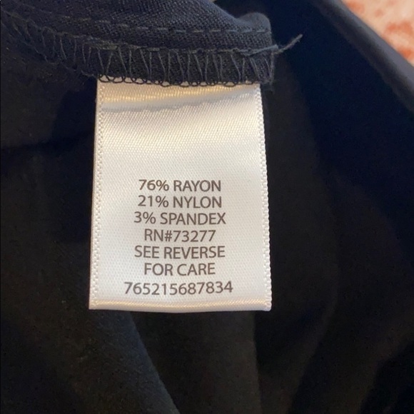 Dana Buchman Slimming Mid-Rise Black Capri - Picture 6 of 6